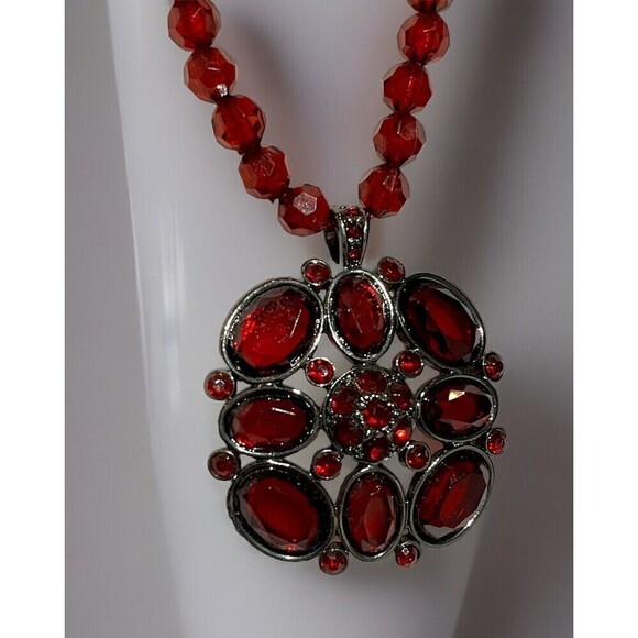 VTG Y2K Liz & Co Red Victorian Goth Bead Pendant Necklace Silver Tone Signed 16" - Picture 1 of 7